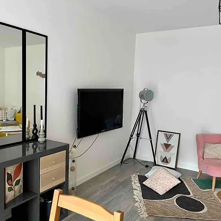 Cocon Aux Portes De Paris - Free Parking - Metro 7 & 14 Apartment *