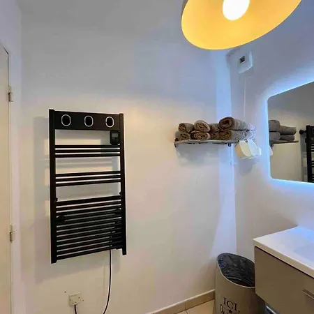 Cocon Aux Portes De Paris - Free Parking - Metro 7 & 14 Apartment